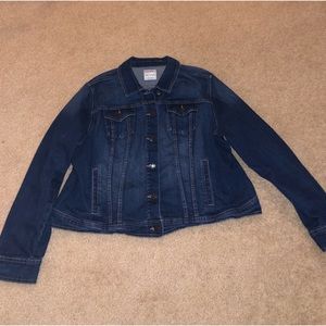 Distressed Jean Jacket 💙🤍